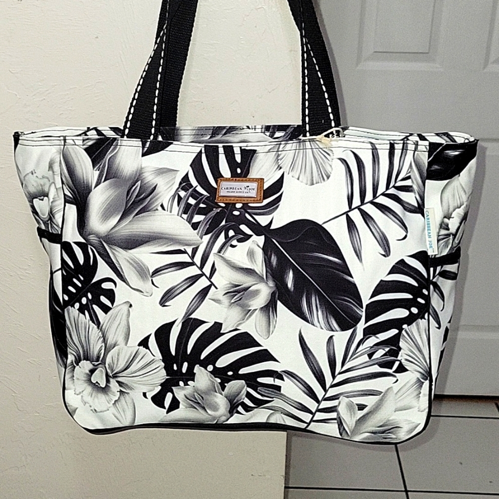 Black and white flowers XL TOTE Sun N Sand. Cloth.